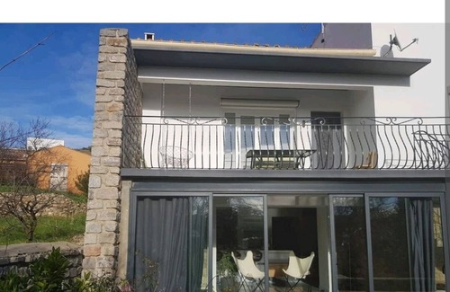 Montredon-des-Corbieres House | House with pool