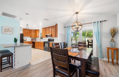 Oldsmar House | House w Pool close to Beach