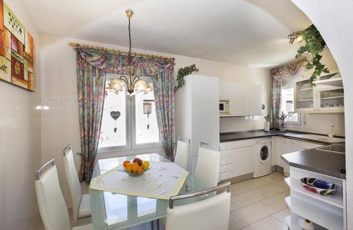 Empuriabrava House | House with 3 bedrooms and pool overlooking the lake