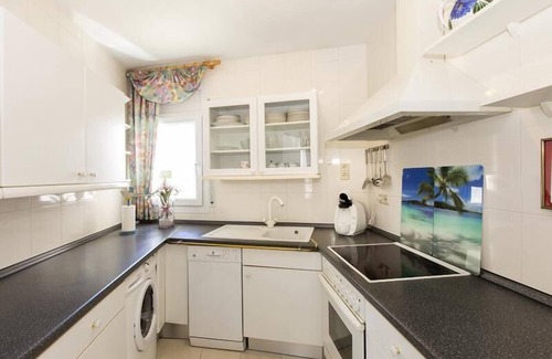 Empuriabrava House | House with 3 bedrooms and pool overlooking the lake