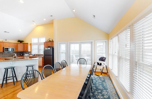 Ocean Isle Estates House | House with AC, fireplace, & private hot tub
