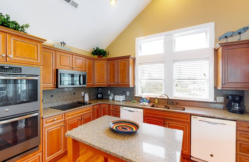 Ocean Isle Estates House | House with AC, fireplace, & private hot tub