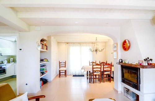 Torroella de Montgri House | House with air-conditioning, private garden and shared swimming pool