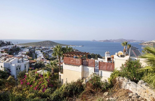 Koyunbaba Apartment | House with Amazing Sea View and Pool in Gumusluk