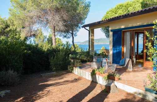Madonna delle Grazie House | House with direct access and private terrace at sea only 10min from Capoliveri