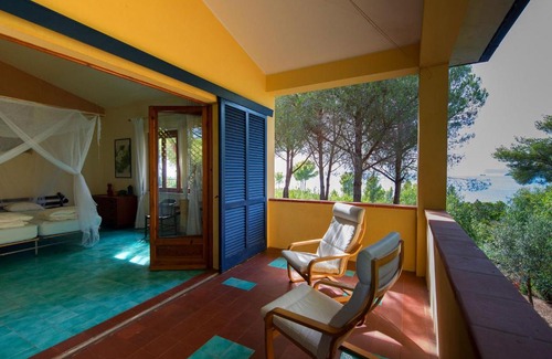 Madonna delle Grazie House | House with direct access and private terrace at sea only 10min from Capoliveri