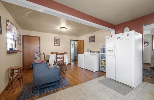 Heath House | House with fenced yard and easy access to I-70