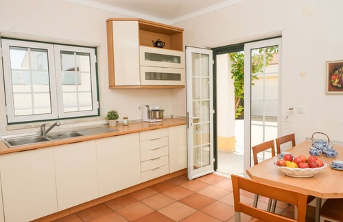 Ericeira House | House with garden, barbecue and sea view, São Lourenço beach