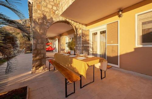 Rezevici Villa | House with Garden &Sauna, 15-Min Walk to the Beach