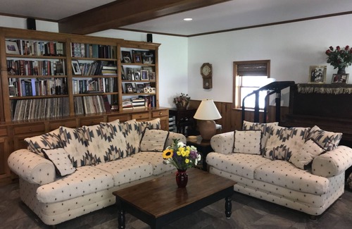 Ballston Spa House | House with hot tub near Saratoga track and SPAC