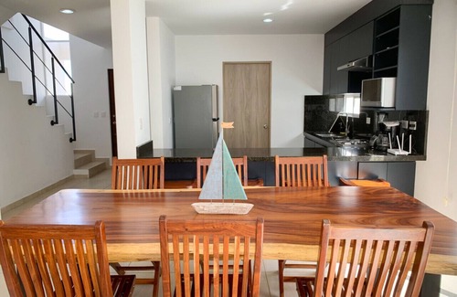 Cerritos House | House with its own pool-Almarena