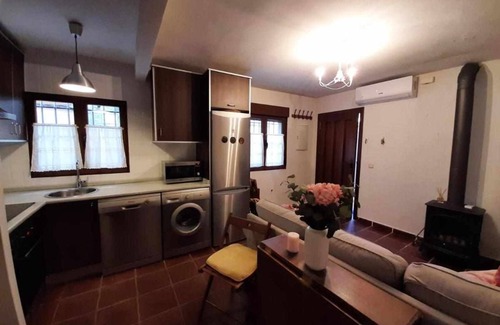Piedralaves House | House with patio and fireplace in Piedralaves