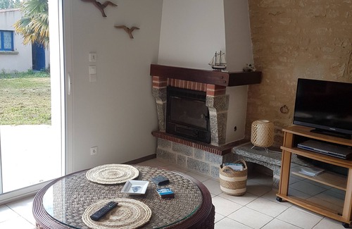 Curzon House | House with pool 15 minutes from the sea
