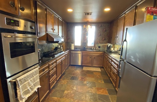 Robinson House | House with Pool 5 minutes from Baylor, Downtown, and Magnolia