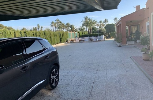 Los Arenales del Sol Ski Chalet | House with pool 7 km from the beach