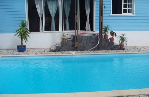 Centre Ville House | House with pool and furnished studios in the south at Tampon 400