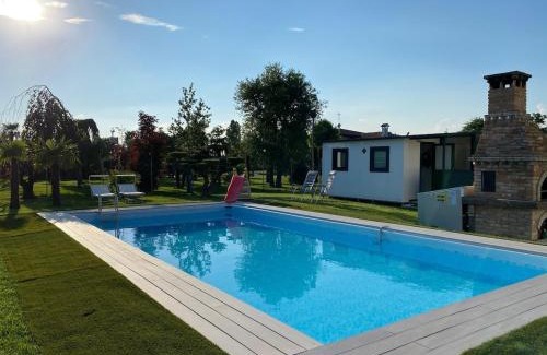 Camponogara Apartment | House with pool and park - Convenient for Venice and the sea!