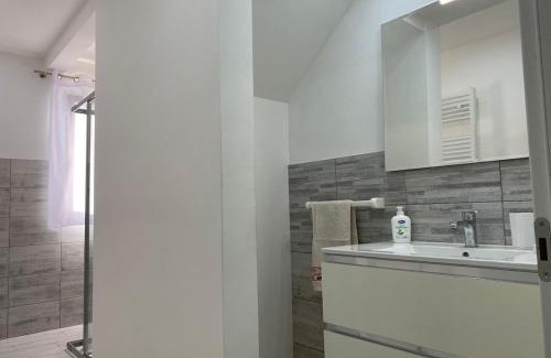 Camponogara Apartment | House with pool and park - Convenient for Venice and the sea!