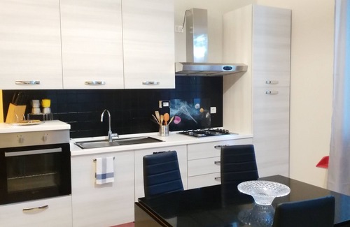 Fano Apartment | HOUSE WITH PRIVATE ENTRANCE AND GARDEN, CENTRAL LOCATION, CONVENTIONS