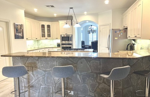 Scenic Oaks House | House with Private pool near six flags and La cantera shopping center