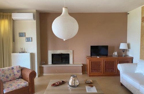Amfithea Apartment | House with View in Amfithea
