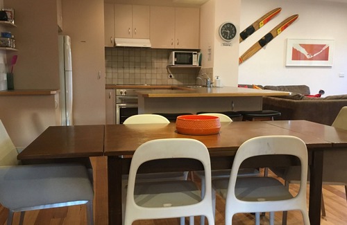 Lake Eildon House | House with Water & Mountain Views 4bed, 3bath with Spa, & Huge Enclosed Deck