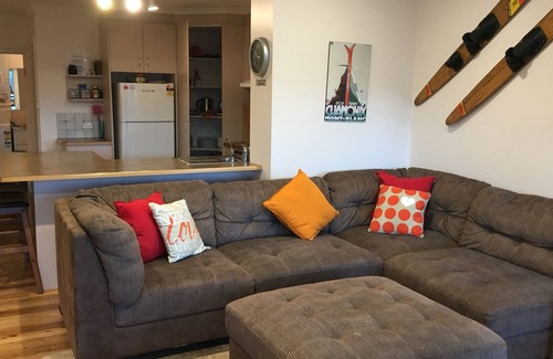 Lake Eildon House | House with Water & Mountain Views 4bed, 3bath with Spa, & Huge Enclosed Deck