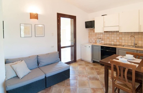 Chia House | House Zaffiro, 6 sleeps, air c., 800 meters from Su Giudeu beach and Golf