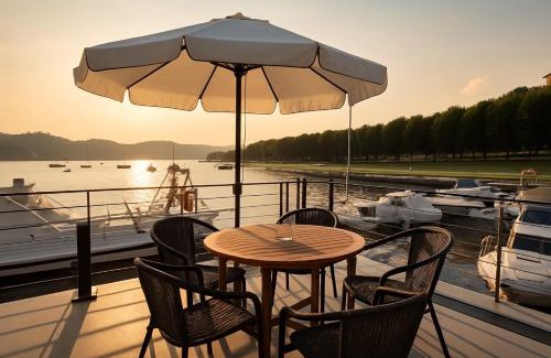 Villaggi Boat Rental | HouseBoat - Lago Maggiore con Jacuzzi