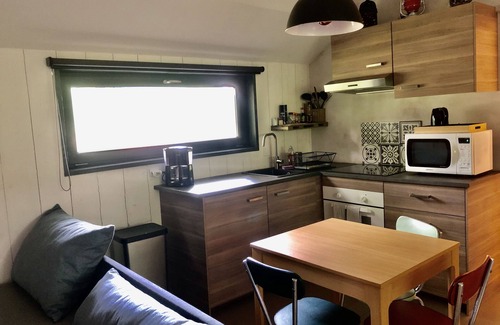 Nouvelle Ville Boat Rental | houseboat my thought, cabin 01