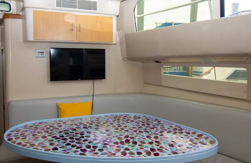 Government Center House | Houseboat Sweet Caroline- A perfect waterfront