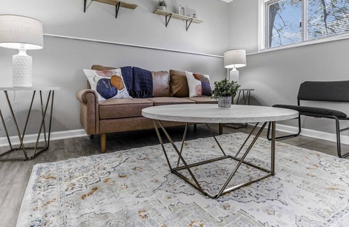 West Columbus House | Housepitality- Grove City Homestead- 4 Bed - New Renovation