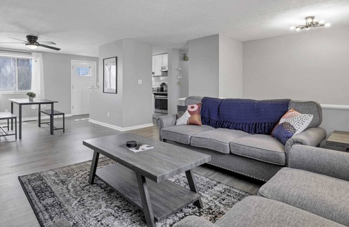 West Columbus House | Housepitality- Grove City Homestead- 4 Bed - New Renovation