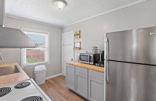 Columbus House | Housepitality The Bungalow 2 BR 1BA