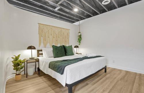 German Village Apartment | Housepitality - The City View Suite