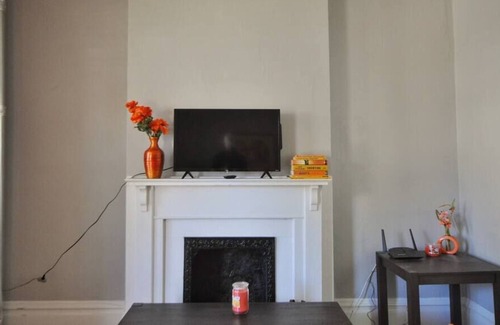 West Columbus Condo | Housepitality - The Orange Door Inn
