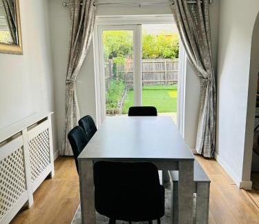 Corby House | HouseSleeps5-Parking-Garden-PrivateEntrance