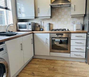 Corby House | HouseSleeps5-Parking-Garden-PrivateEntrance