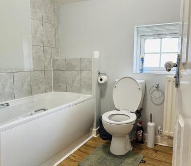 Corby House | HouseSleeps5-Parking-Garden-PrivateEntrance