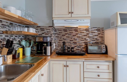 Pointe-au-Pere Apartment | Housing bordered by the river