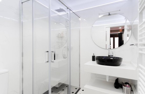 Old Town Apartment | Housingleon- Five Rooms Botines