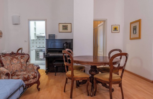 Historic Center Apartment | HouSmart Cartoleria 8