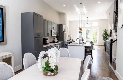 South Central Houston House | Houston Lux Townhome