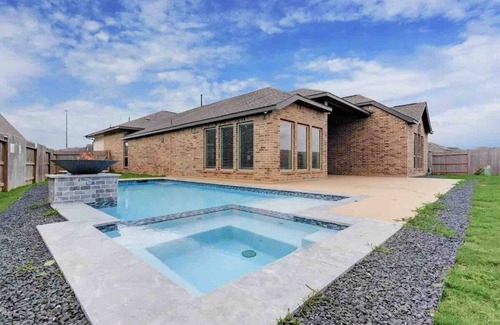 Richmond Villa | Houston Luxury Vibes w/Private Pool & Spa!