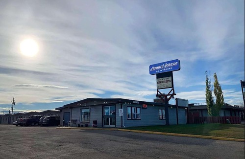 Grande Prairie Hotel | Howard Johnson by Wyndham Grande Prairie