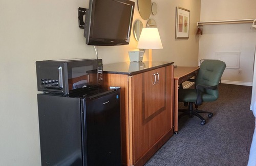 Lindsay Hotel | Howard Johnson by Wyndham Lindsay