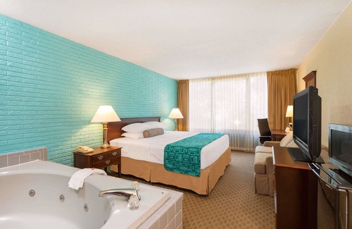 Lightfoot Hotel | Howard Johnson by Wyndham Williamsburg