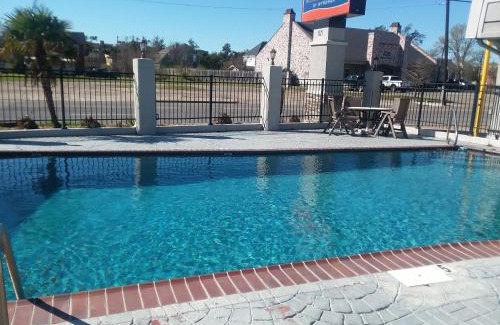 Lake Charles Hotel | Howard Johnson by Wyndham Historic Lake Charles