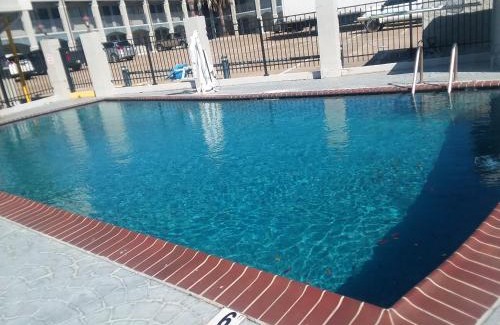 Lake Charles Hotel | Howard Johnson by Wyndham Historic Lake Charles