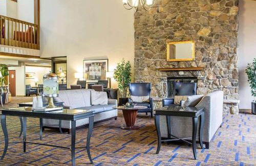 Merrillville Hotel | Howard Johnson by Wyndham Merrillville